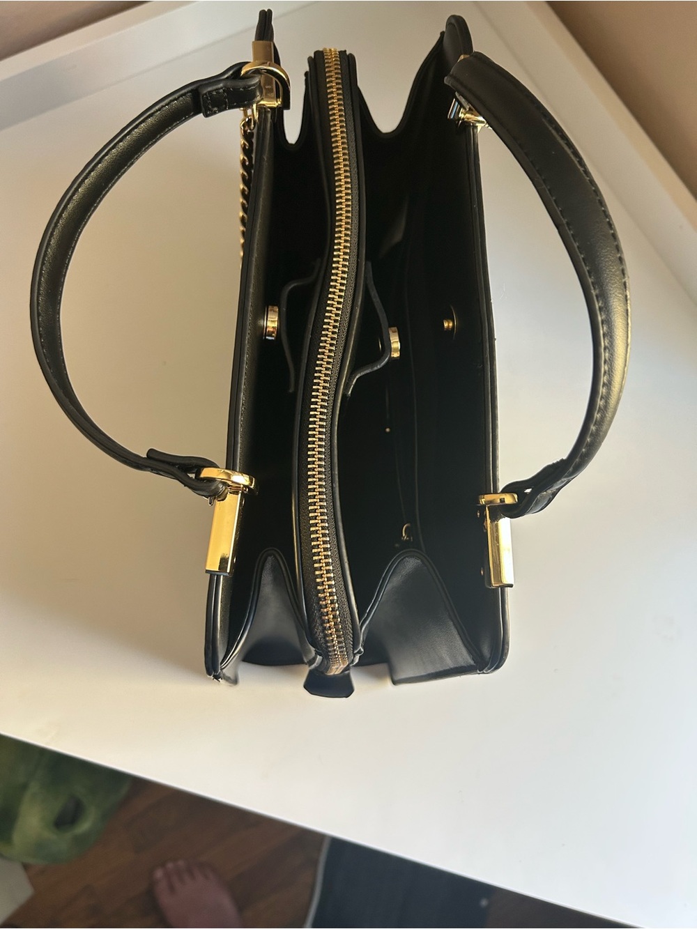 Steve Madden Black Leather Satchel with Gold Chain Strap - Picture 4 of 4